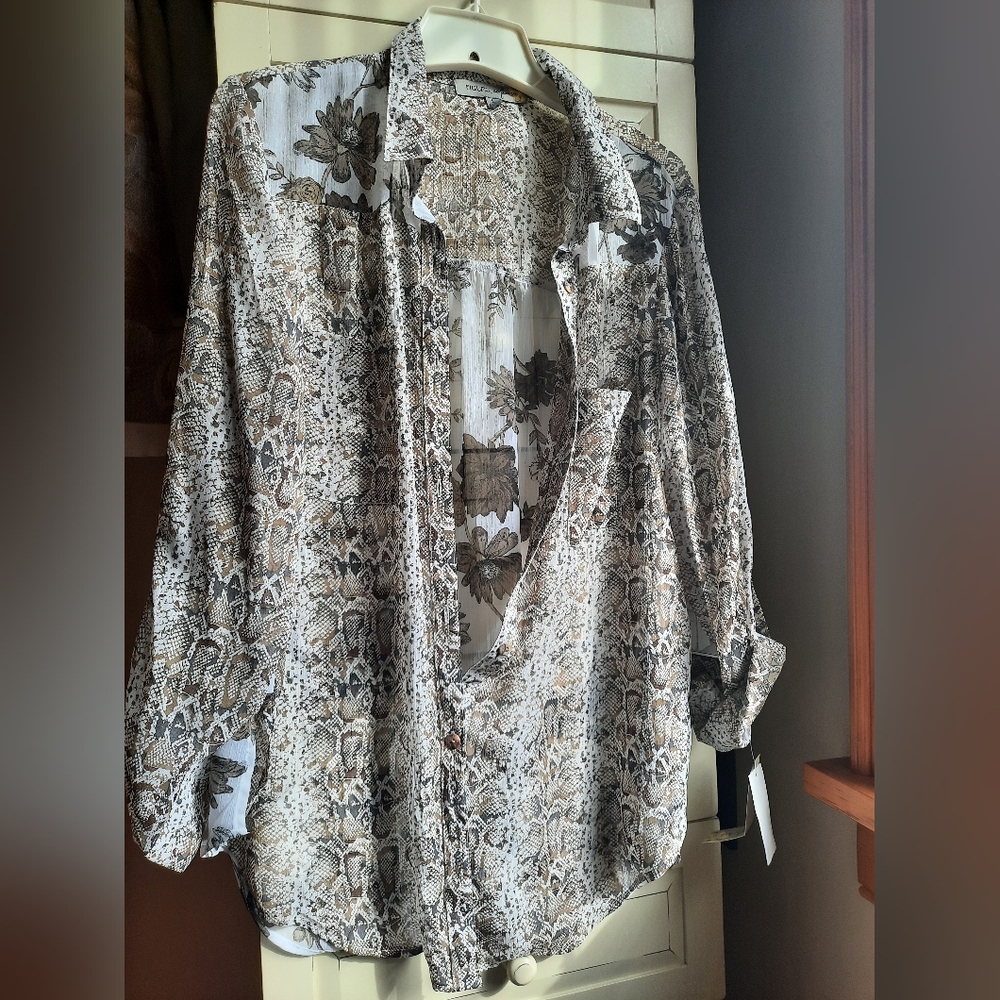 Ladies print sheer blouse button-down Large NWT